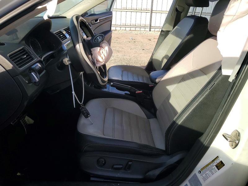 Photo 7 from auction – 2015 VOLKSWAGEN PASSAT SE with VIN 1VWBS7A39FC101790