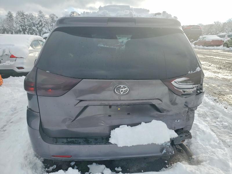 Photo 6 from auction – 2017 TOYOTA SIENNA with VIN 5TDKZ3DC6HS797691