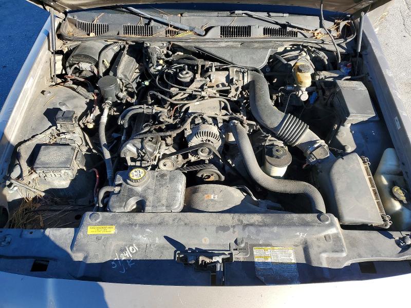 Photo 11 from auction – 2001 FORD CROWN VICTORIA with VIN 2FAFP74WX1X150526