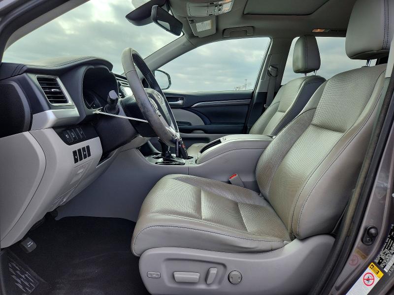 Photo 7 from auction – 2018 TOYOTA HIGHLANDER with VIN 5TDDZRFH4JS826244