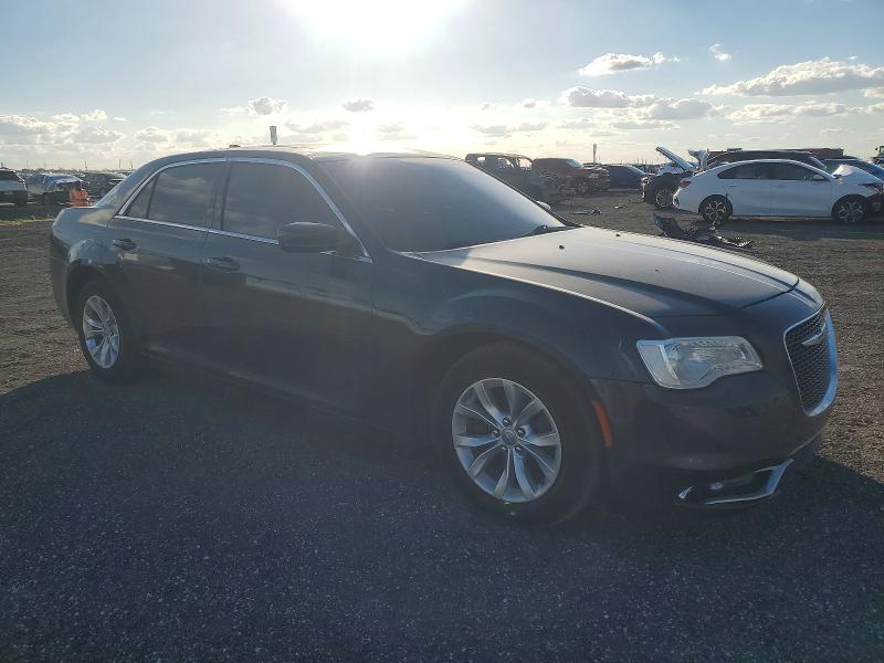 Photo 4 from auction – 2016 CHRYSLER 300 with VIN 2C3CCAAG0GH273763