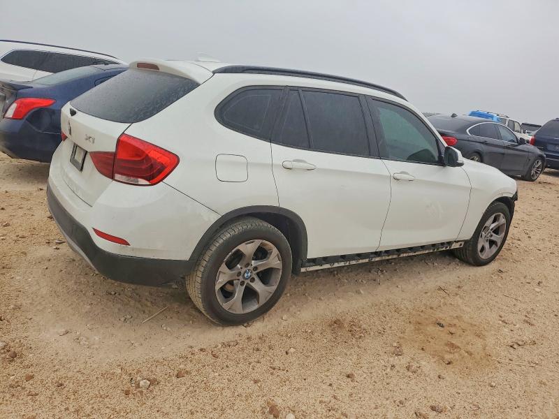 Photo 3 from auction – 2015 BMW X1 SDRIVE2 with VIN WBAVM1C54FV314959
