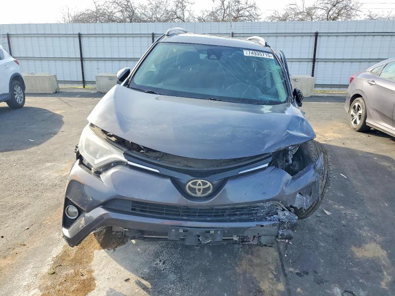 Photo 5 from auction – 2017 TOYOTA RAV4 with VIN JTMRFREV2HJ121536