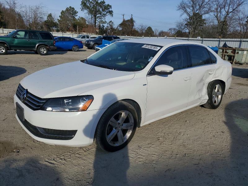 VOLKSWAGEN PASSAT S 2014 with VIN 1VWAT7A33EC022655 - Photo from auction