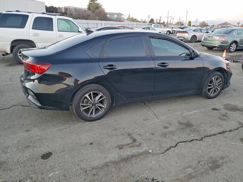 Photo 3 from auction – 2023 KIA FORTE LX with VIN 3KPF24AD2PE648549