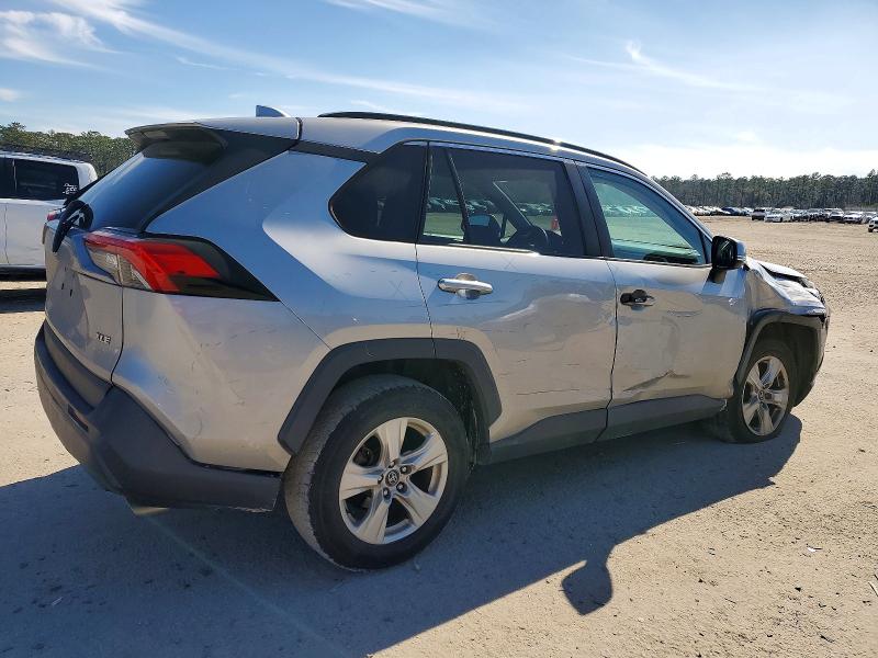 Photo 3 from auction – 2021 TOYOTA RAV4 with VIN 2T3W1RFV1MC098747