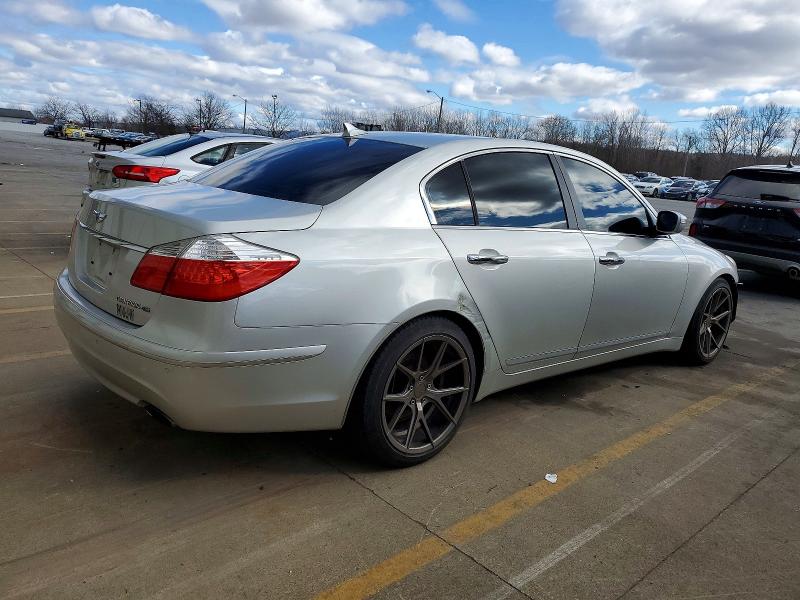 Photo 3 from auction – 2011 HYUNDAI GENESIS 4. with VIN KMHGC4DF2BU139713