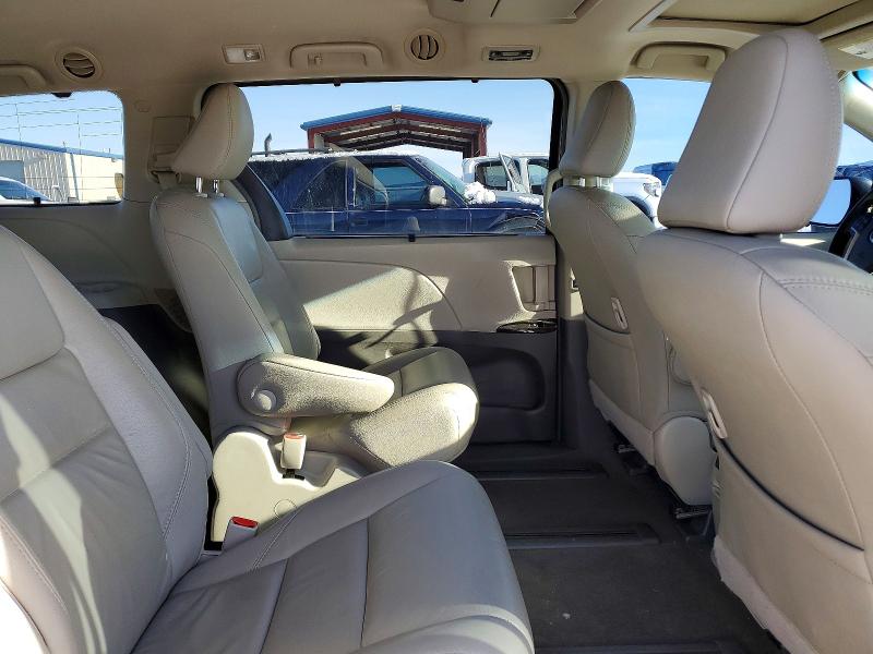 Photo 11 from auction – 2017 TOYOTA SIENNA XLE with VIN 5TDDZ3DC8HS163761