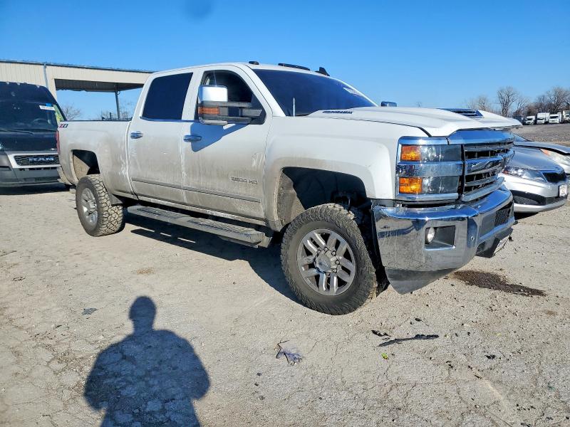 Zdjęcie 4 z aukcji – 2019 CHEVROLET SILVERADO z VIN 1GC4KXEY3KF113122