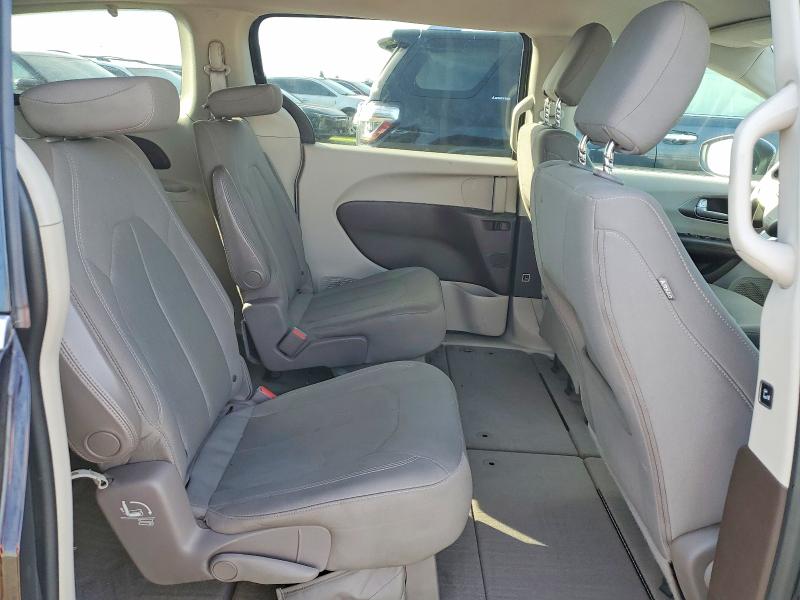 Photo 11 from auction – 2017 CHRYSLER PACIFICA T with VIN 2C4RC1DG2HR551883