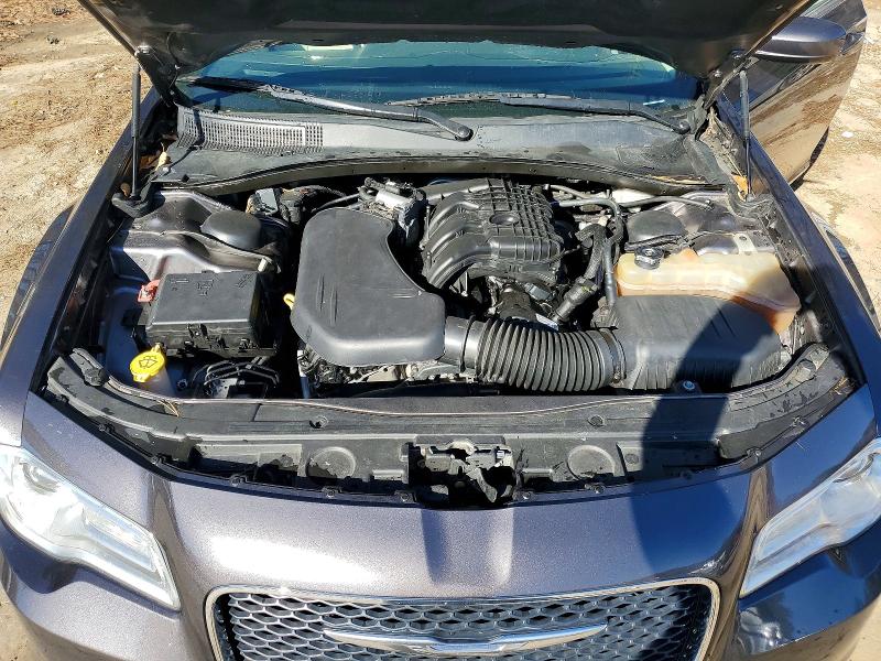 Photo 11 from auction – 2015 CHRYSLER 300 LIMITE with VIN 2C3CCAAG6FH792850