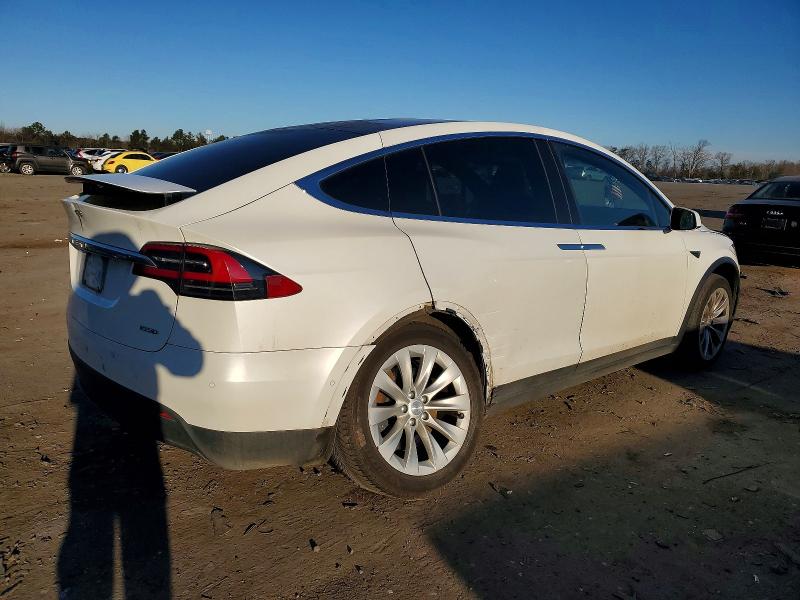Photo 3 from auction – 2017 TESLA MODEL X with VIN 5YJXCAE23HF067825