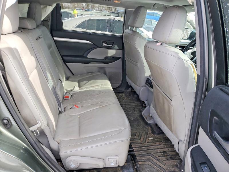 Photo 11 from auction – 2015 TOYOTA HIGHLANDER with VIN 5TDJKRFH4FS169184