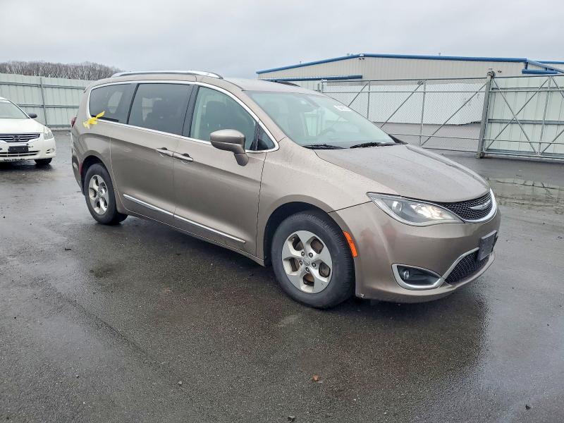 Photo 4 from auction – 2017 CHRYSLER PACIFICA T with VIN 2C4RC1EG3HR752710