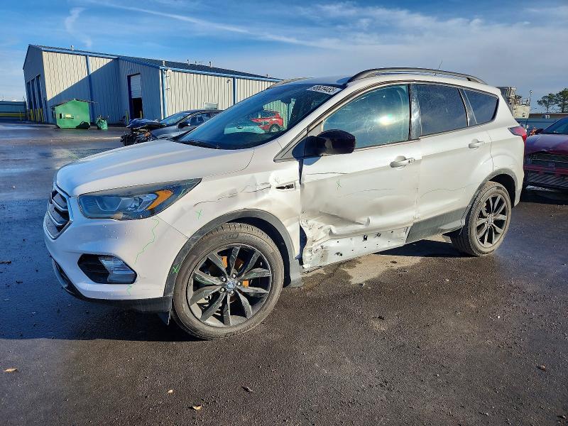 FORD ESCAPE SE 2019 with VIN 1FMCU0GD7KUB05748 - Photo from auction