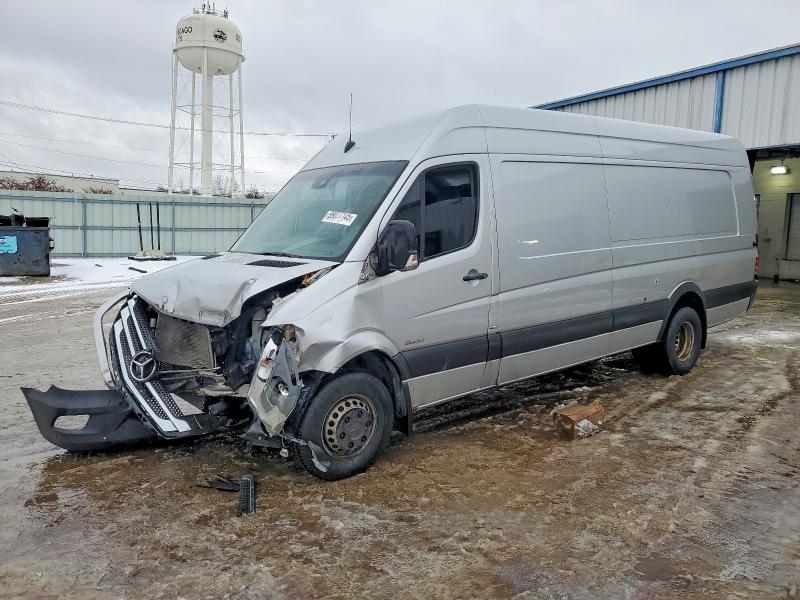 Photo 1 from auction – 2014 MERCEDES-BENZ SPRINTER with VIN WD3PF4CCXE5915582