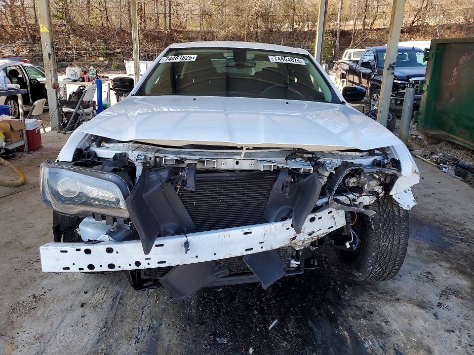 Photo 5 from auction – 2022 CHRYSLER 300 with VIN 2C3CCAAG4NH236745