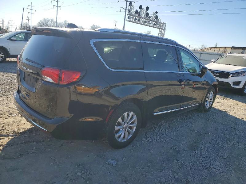 Photo 3 from auction – 2018 CHRYSLER PACIFICA T with VIN 2C4RC1BG1JR124137