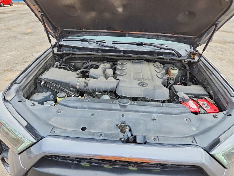Photo 12 from auction – 2018 TOYOTA 4RUNNER SR with VIN JTEZU5JR7J5168126