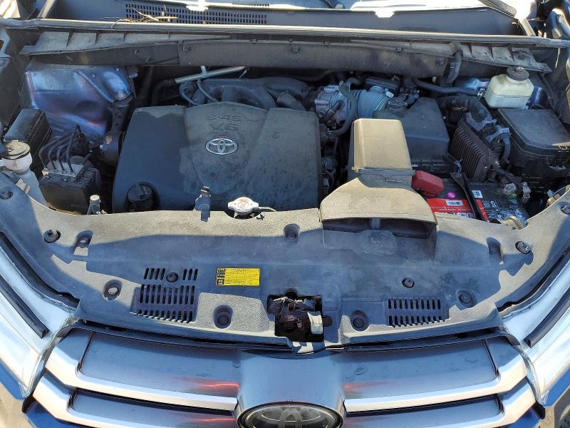 Photo 12 from auction – 2018 TOYOTA HIGHLANDER with VIN 5TDKZRFH7JS260197