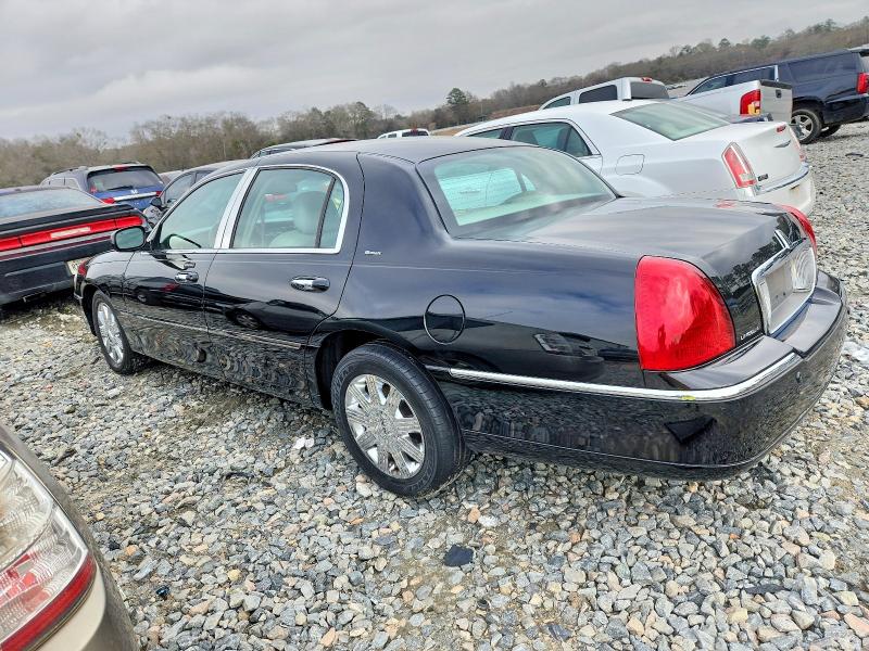 Photo 2 from auction – 2004 LINCOLN TOWN CAR U with VIN 1LNHM83W14Y661237