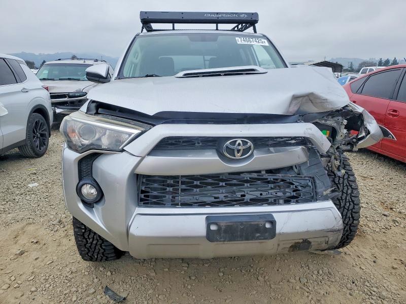 Photo 5 from auction – 2014 TOYOTA 4RUNNER SR with VIN JTEBU5JR1E5159784