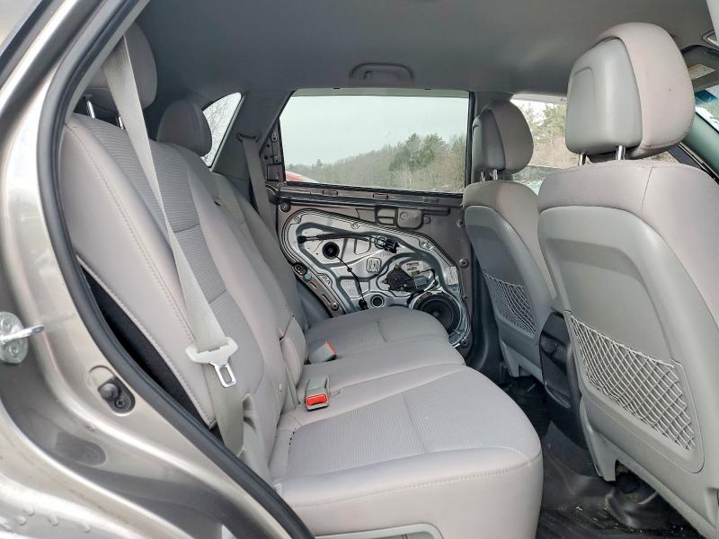 Photo 11 from auction – 2015 KIA SORENTO LX with VIN 5XYKTCA66FG583018