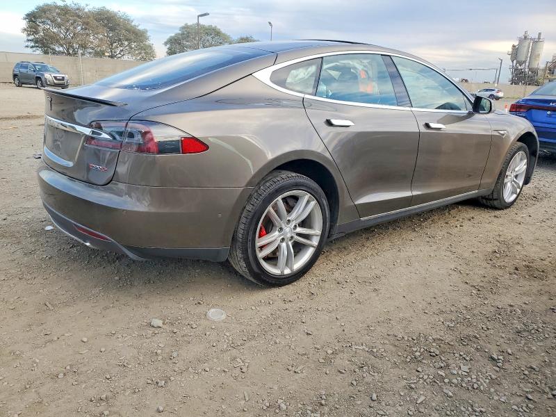 Photo 3 from auction – 2015 TESLA MODEL S with VIN 5YJSA1E41FF112713