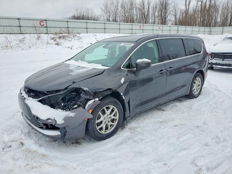 CHRYSLER PACIFICA 2017 with VIN 2C4RC1CG9HR502956 - Photo from auction