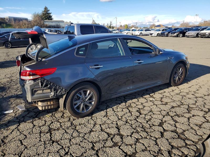Photo 3 from auction – 2020 KIA OPTIMA with VIN 5XXGT4L31LG384053