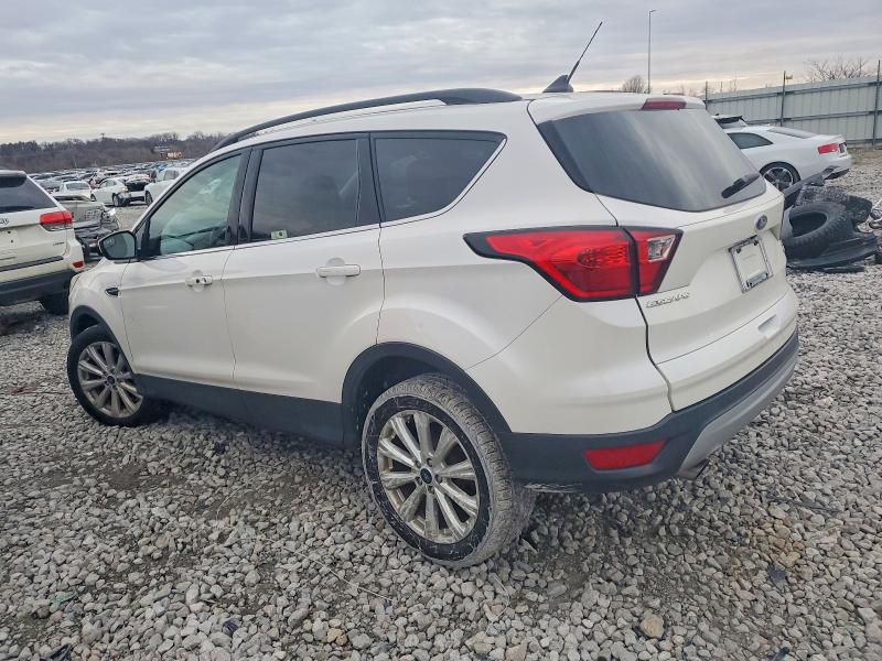 Photo 2 from auction – 2019 FORD ESCAPE SEL with VIN 1FMCU0HD3KUA41397