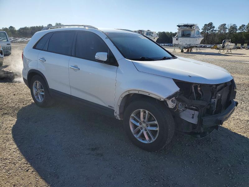 Photo 4 from auction – 2015 KIA SORENTO LX with VIN 5XYKTCA69FG586575