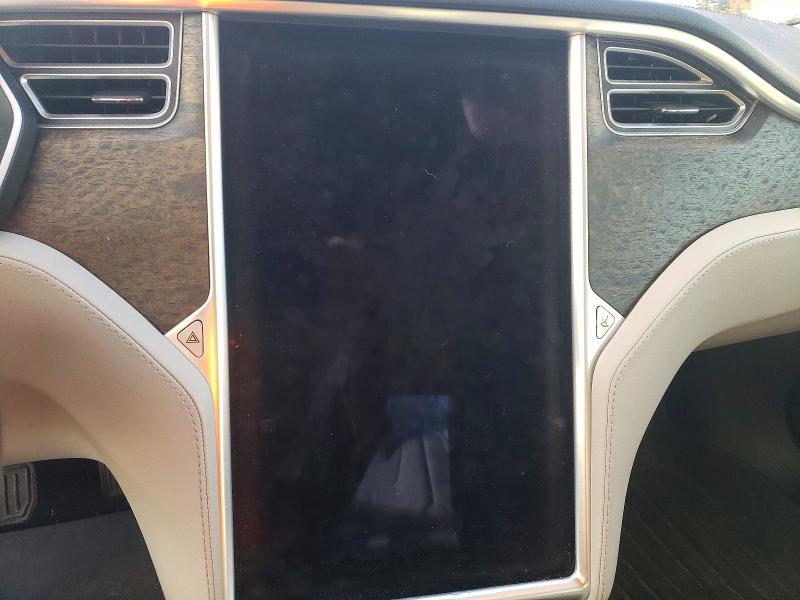 Photo 9 from auction – 2015 TESLA MODEL S 85 with VIN 5YJSA1H10FFP17694