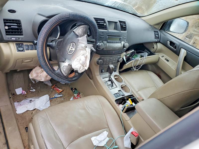 Photo 8 from auction – 2010 TOYOTA HIGHLANDER with VIN 5TDKK3EH7AS012891
