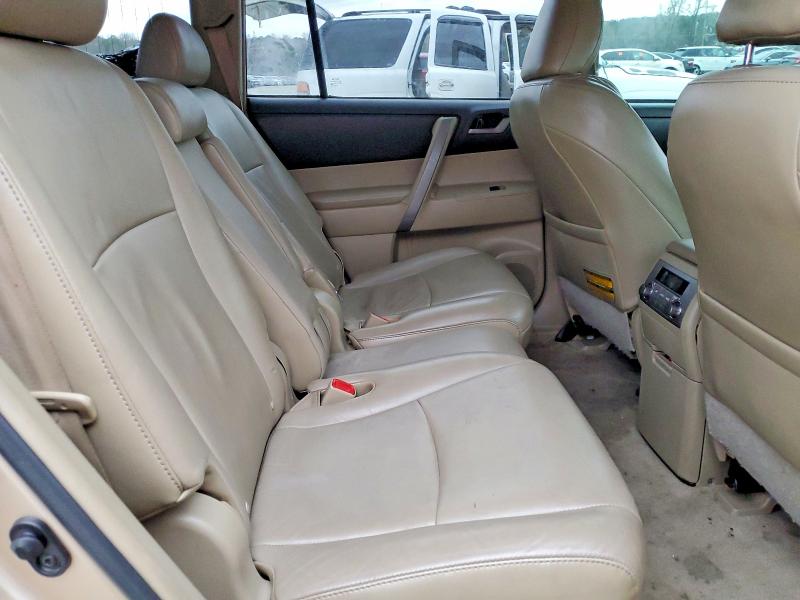 Photo 11 from auction – 2010 TOYOTA HIGHLANDER with VIN 5TDKK3EH6AS021517