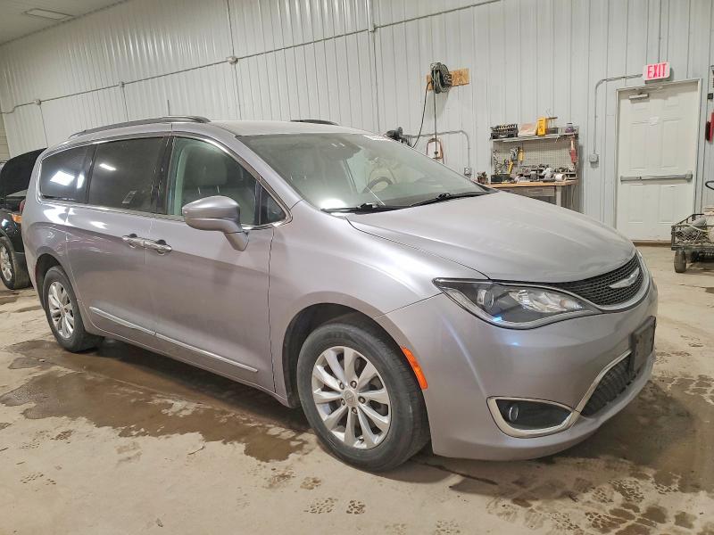 Photo 4 from auction – 2017 CHRYSLER PACIFICA T with VIN 2C4RC1BGXHR704044