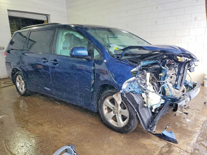 Photo 4 from auction – 2011 TOYOTA SIENNA LE with VIN 5TDKK3DC7BS083919
