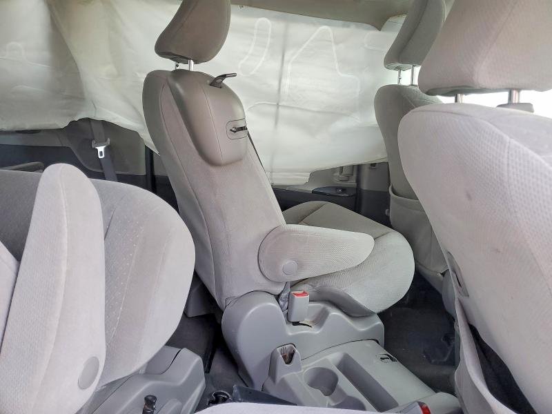 Photo 11 from auction – 2018 TOYOTA SIENNA with VIN 5TDKZ3DC2JS956180
