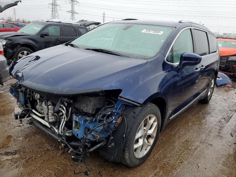 CHRYSLER PACIFICA T 2017 with VIN 2C4RC1EG9HR752212 - Photo from auction