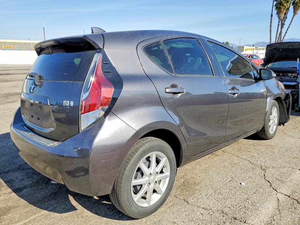 Photo 3 from auction – 2016 TOYOTA PRIUS C with VIN JTDKDTB31G1133201