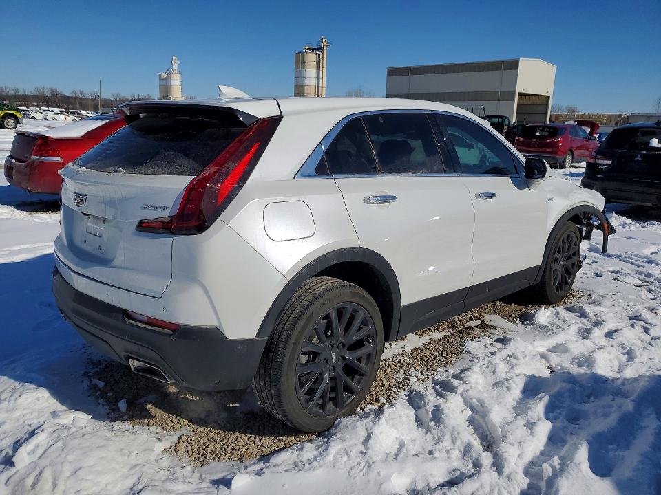 Photo 3 from auction – 2022 CADILLAC XT4 LUXURY with VIN 1GYFZBR42NF100598