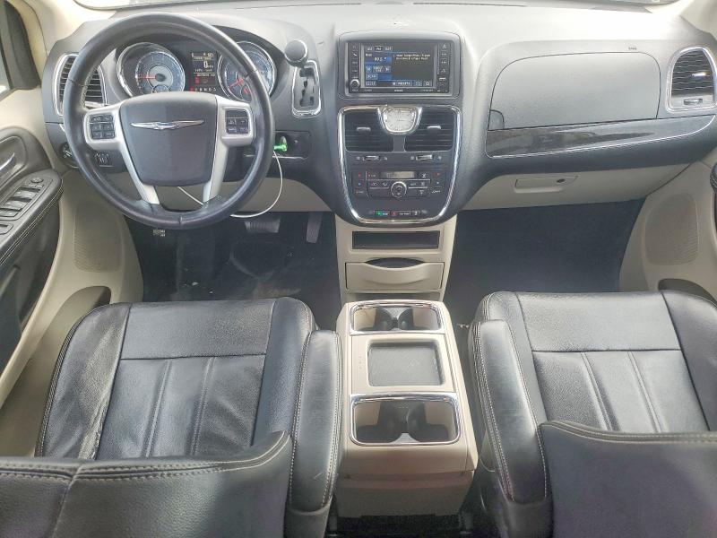 Photo 8 from auction – 2015 CHRYSLER TOWN & COU with VIN 2C4RC1BG7FR601953