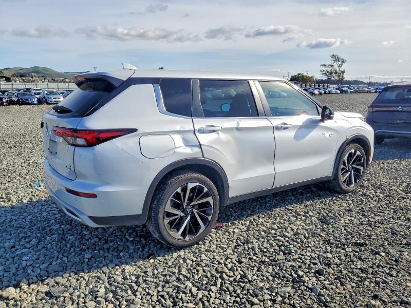 Photo 3 from auction – 2023 MITSUBISHI OUTLANDER with VIN JA4T5UA91PZ047430