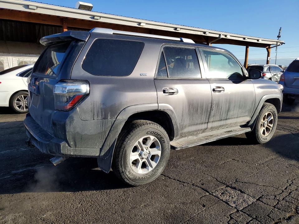 Photo 3 from auction – 2015 TOYOTA 4RUNNER with VIN JTEBU5JR7F5250656