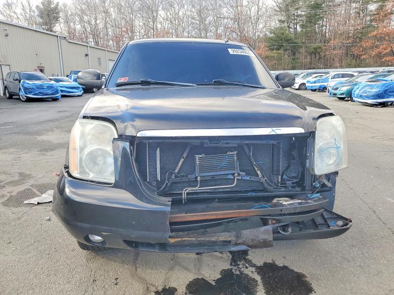 Photo 5 from auction – 2011 GMC YUKON DENA with VIN 1GKS2EEF2BR251831