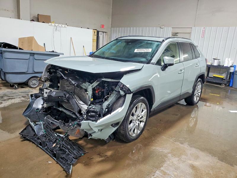 TOYOTA RAV4 XLE P 2020 with VIN JTMA1RFVXLD048465 - Photo from auction