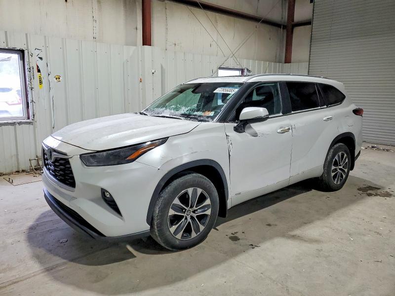 TOYOTA HIGHLANDER 2023 with VIN 5TDKBRCH7PS132950 - Photo from auction