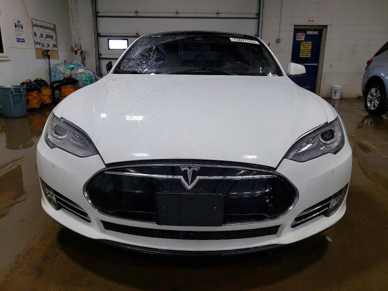 Photo 5 from auction – 2015 TESLA MODEL S with VIN 5YJSA1E2XFF108402