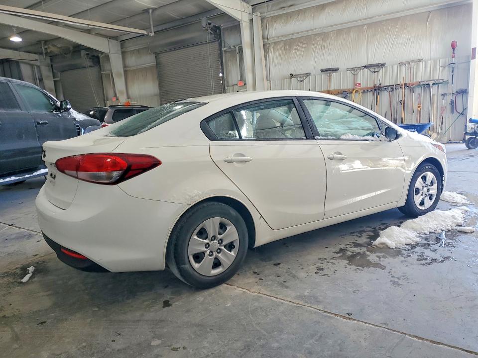 Photo 3 from auction – 2018 KIA FORTE with VIN 3KPFK4A70JE193217