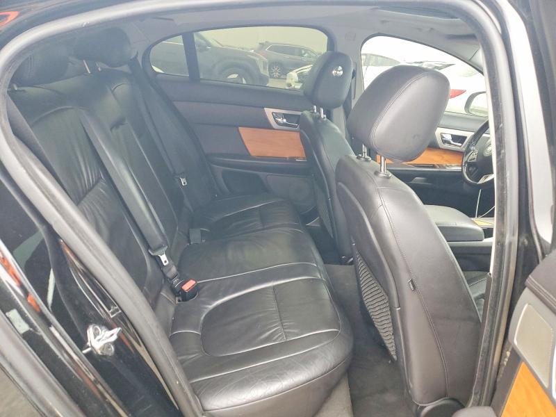 Photo 10 from auction – 2010 JAGUAR XF with VIN SAJWA0FA5AHR54092